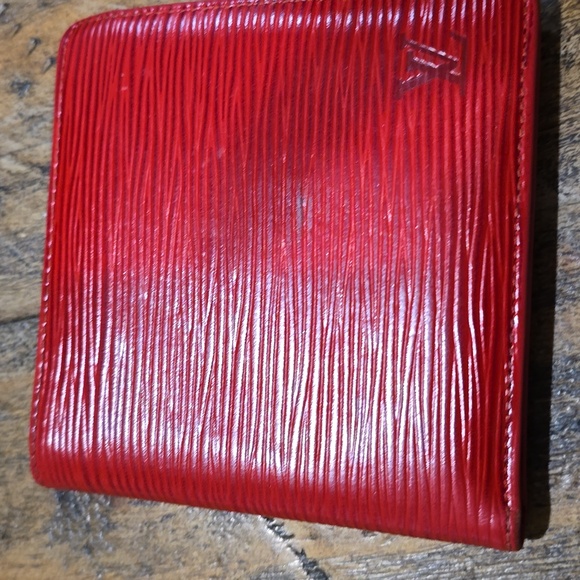 LOUIS VUITTON EMILIE  EPI LEATHER RED WALLET MEN'S - Picture 2 of 11
